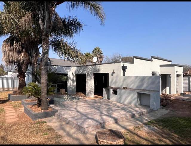 4 BEDROOM HOUSE FOR SALE IN WYCHWOOD